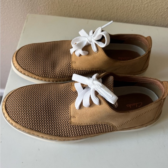 Clarks Men’s Tan Casual Slip-On Sneakers with White Laces main image 8